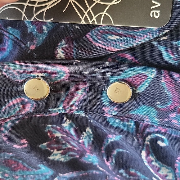 Ava & Grace. Paisley top. Flutter sleeves. Size Small. - Picture 5 of 11